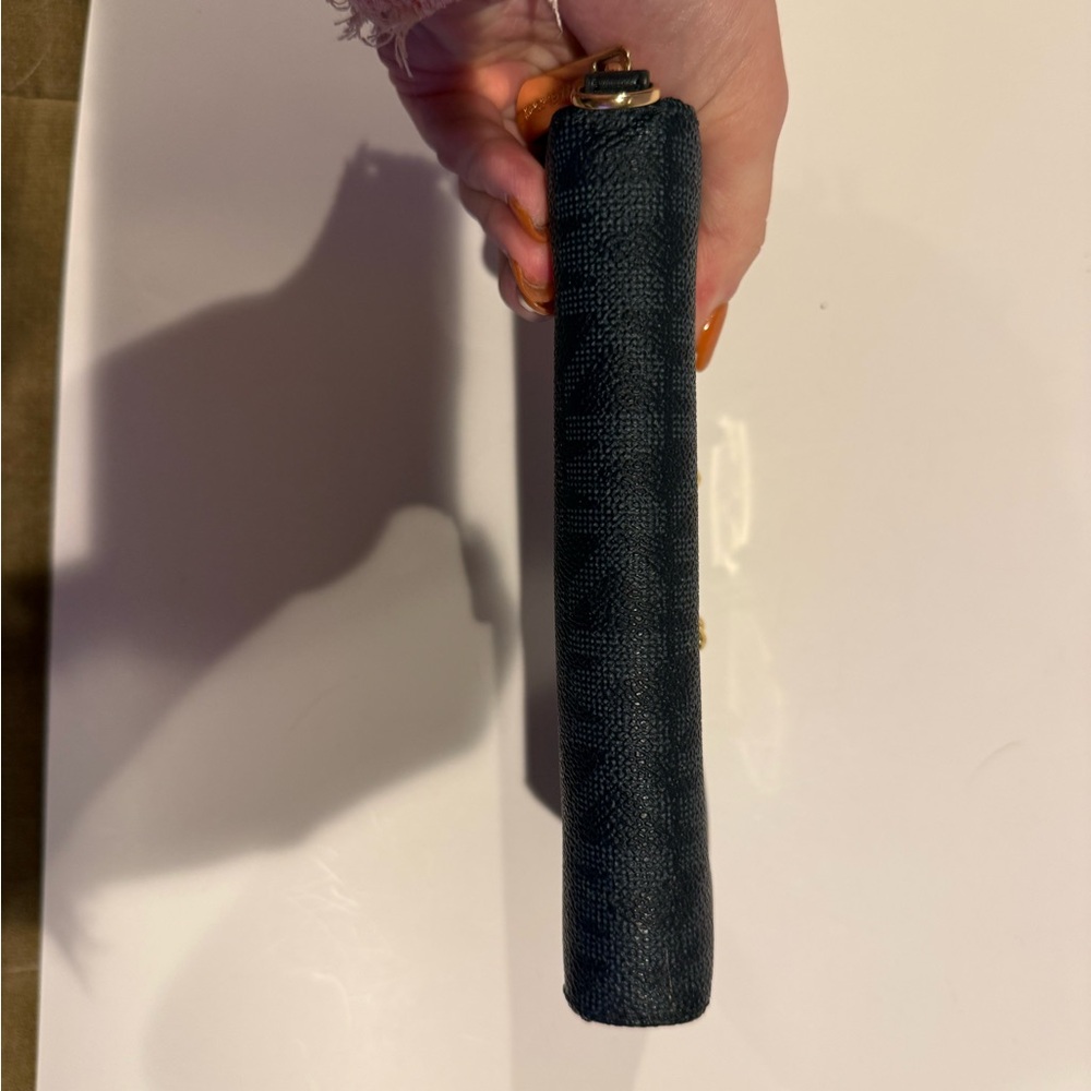 Michael Kors Jet Set Travel Continental Wallet - Picture 4 of 12